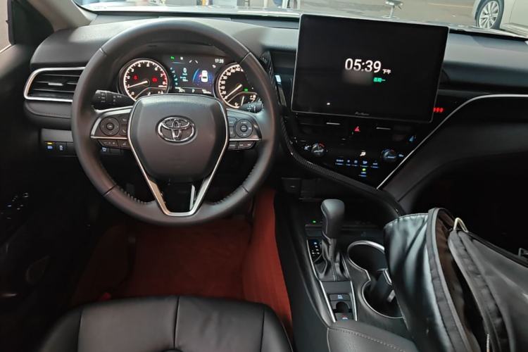 Used Toyota Camry 2021 2.0G Luxury Edition Center Console