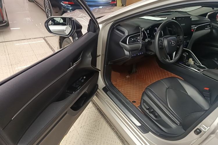 Used Toyota Camry 2021 2.0G Luxury Edition Driver Seat