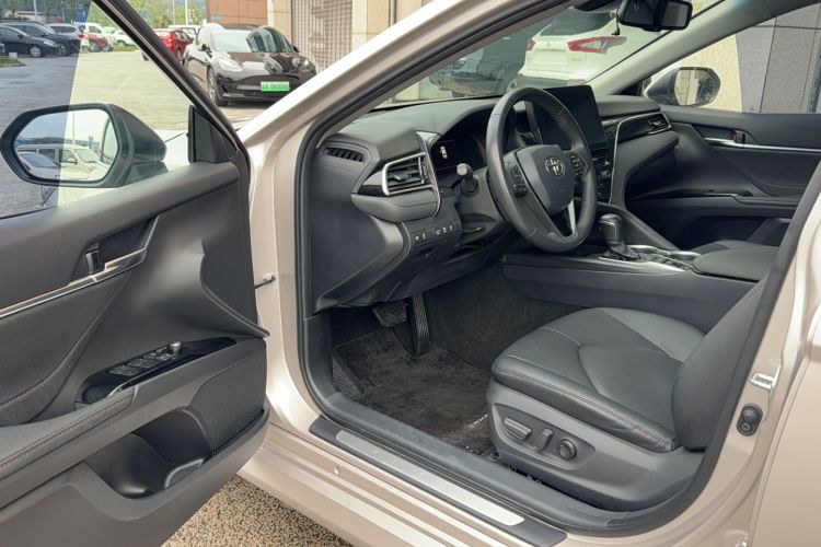 Used Toyota Camry 2021 2.5G Luxury Edition Driver Seat