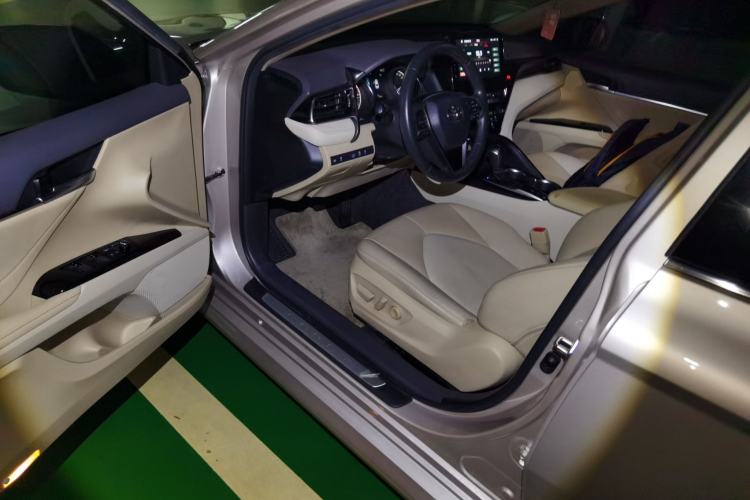 Used Toyota Camry 2021 2.0G Luxury Edition Driver Seat