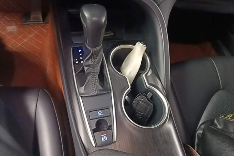 Used Toyota Camry 2021 2.0G Luxury Edition Gear Lever