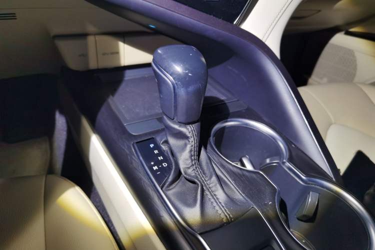 Used Toyota Camry 2021 2.0G Luxury Edition Gear Lever