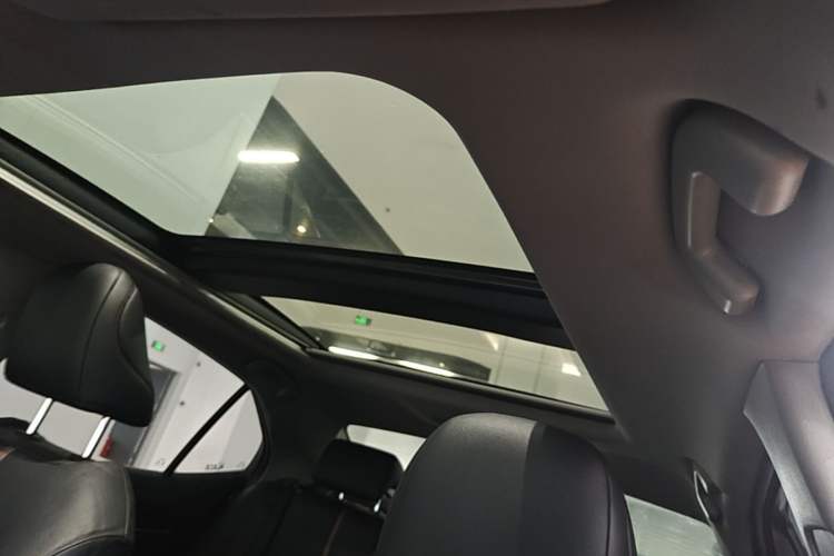 Used Toyota Camry 2021 2.5G Luxury Edition Headliner