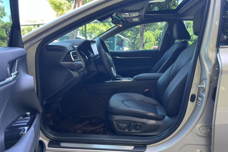 Used Toyota Camry 2021 2.0G Luxury Edition Interior 2
