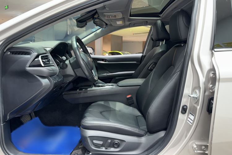 Used Toyota Camry 2021 2.0G Luxury Edition Interior 3