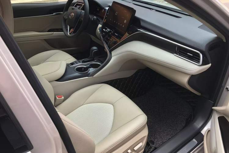 Used Toyota Camry 2021 Dual-Motor 2.5HG Luxury Edition Interior 5