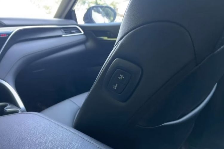 Used Toyota Camry 2021 2.0G Luxury Edition Interior 5
