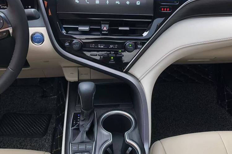 Used Toyota Camry 2021 Dual-Motor 2.5HG Luxury Edition Interior 6