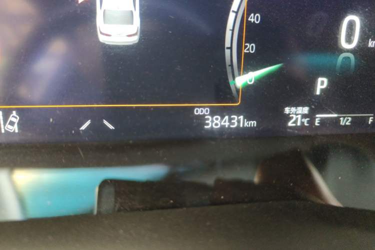 Used Toyota Camry 2021 2.5G Luxury Edition Odometer Close Up
