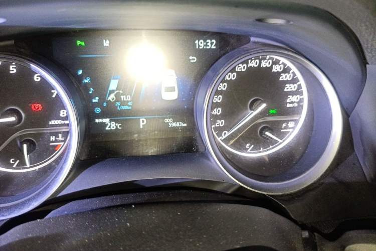 Used Toyota Camry 2021 2.0G Luxury Edition Odometer Close Up