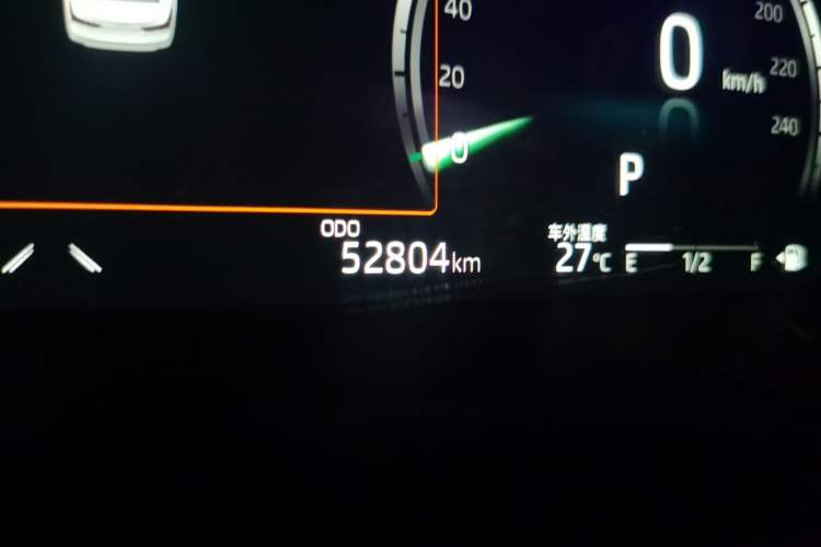 Used Toyota Camry 2021 2.5G Luxury Edition Odometer Close Up