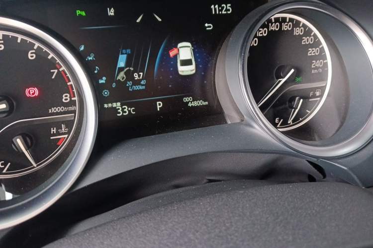 Used Toyota Camry 2021 2.0G Luxury Edition Odometer Close Up
