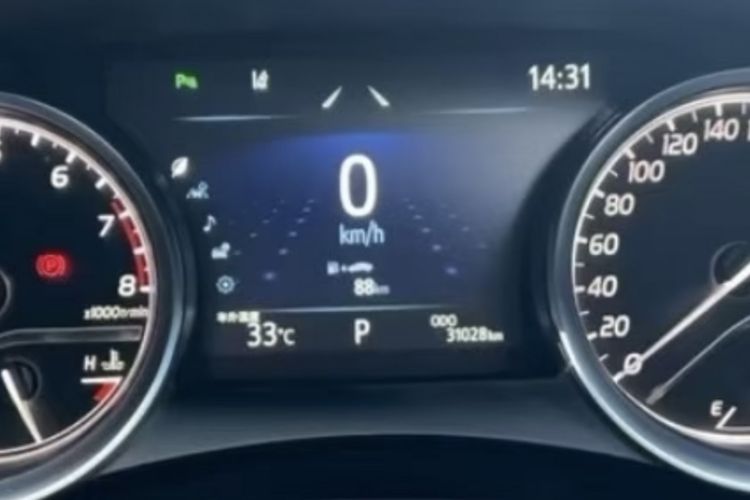 Used Toyota Camry 2021 2.0G Luxury Edition Odometer Close Up