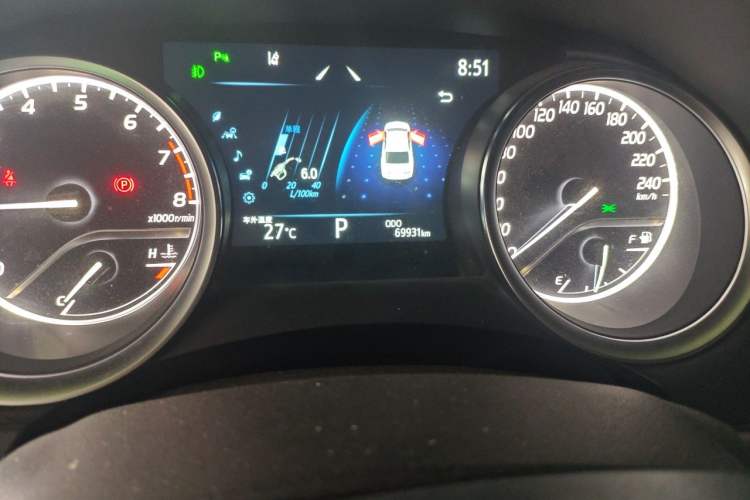 Used Toyota Camry 2021 2.0G Luxury Edition Odometer Close Up