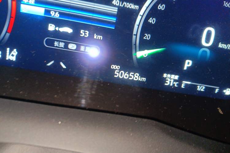 Used Toyota Camry 2021 2.5S Fēngshàng Edition Odometer Close Up