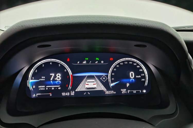 Used Toyota Camry 2021 2.5S Fēngshàng Edition Odometer Close Up
