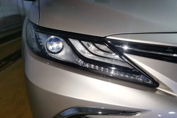 Used Toyota Camry 2021 2.5G Luxury Edition Right Front Headlight