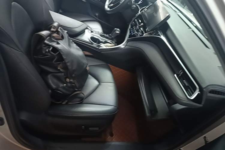 Used Toyota Camry 2021 2.0G Luxury Edition Right Front Seat