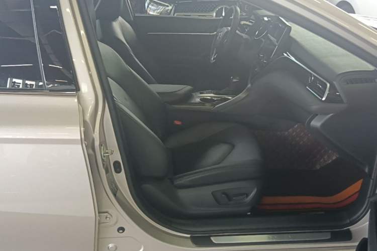 Used Toyota Camry 2021 2.0G Luxury Edition Right Front Seat