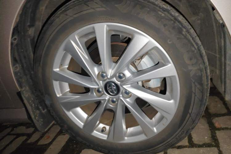 Used Toyota Camry 2021 2.0G Luxury Edition Right Front Wheel Hub