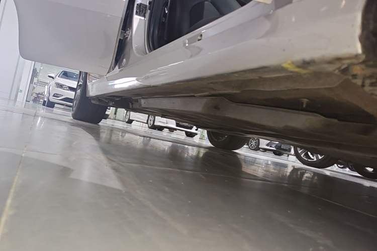Used Toyota Camry 2021 2.5G Luxury Edition Right Side Sill