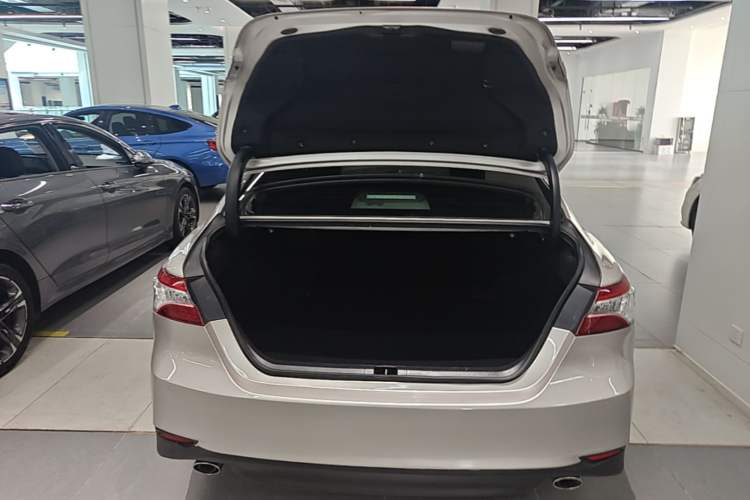 Used Toyota Camry 2021 2.5G Luxury Edition Trunk