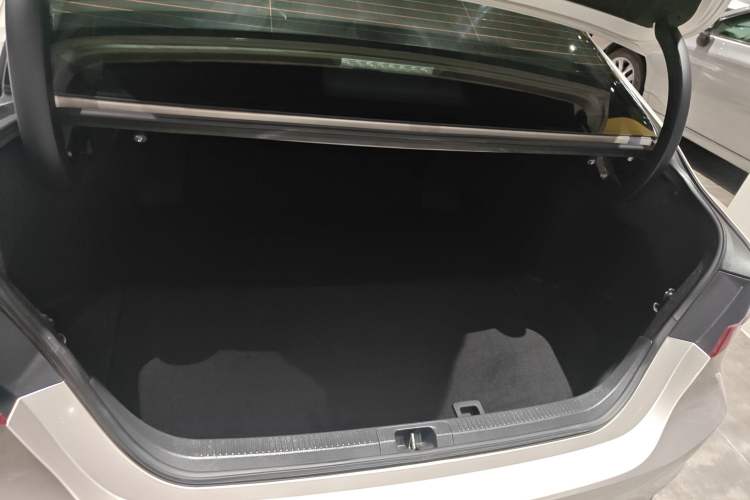 Used Toyota Camry 2021 2.0G Luxury Edition Trunk