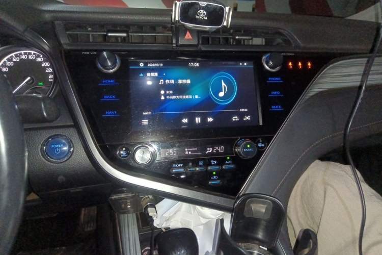 Used Toyota Camry 2021 Dual-Motor 2.5HG Luxury Edition Audio And AC Panel