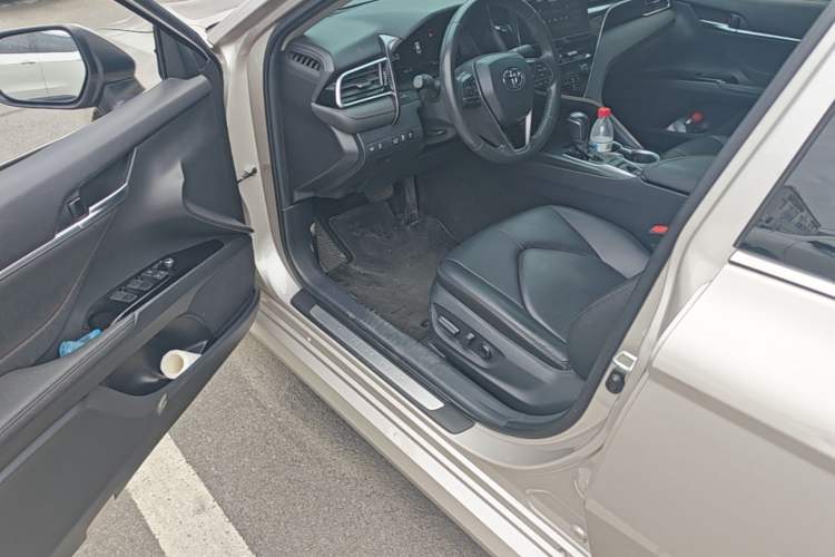 Used Toyota Camry 2021 2.5G Luxury Edition Driver Seat