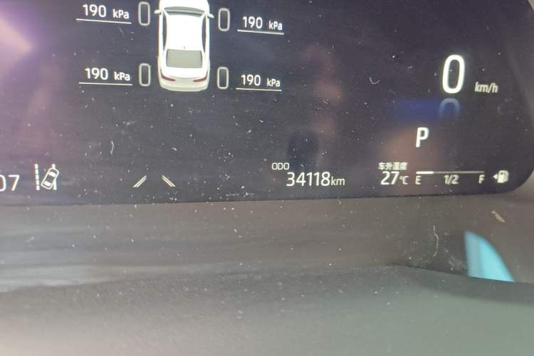 Used Toyota Camry 2021 2.5G Luxury Edition Odometer Close Up
