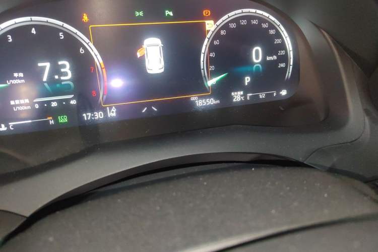 Used Toyota Camry 2021 2.5S Fēngshàng Edition Odometer Close Up