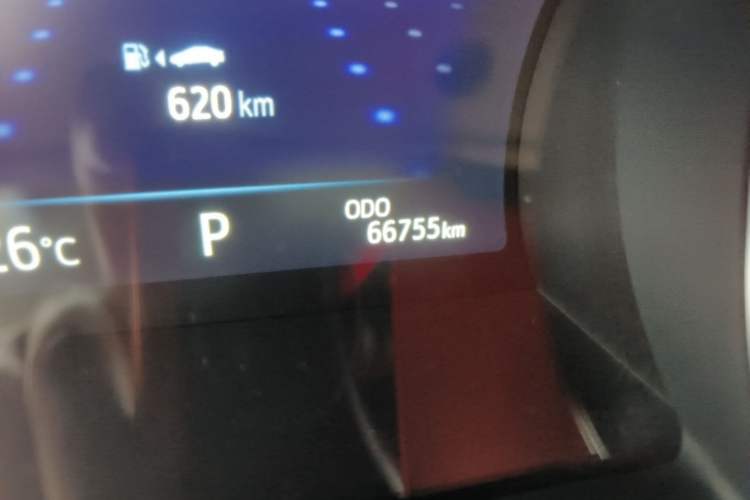 Used Toyota Camry 2021 2.0S FENGSHANG Edition Odometer Close Up