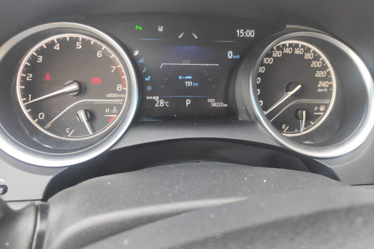 Used Toyota Camry 2021 2.0G Luxury Edition Odometer Close Up