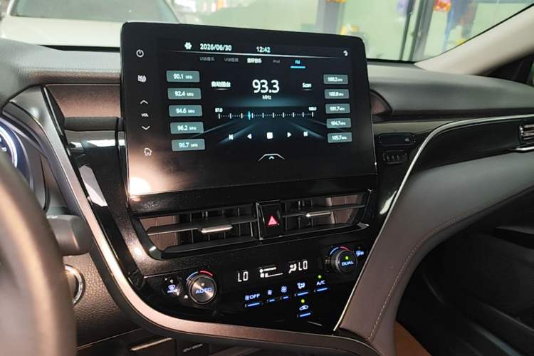 Used Toyota Camry 2021 2.5G Luxury Edition Audio And AC Panel