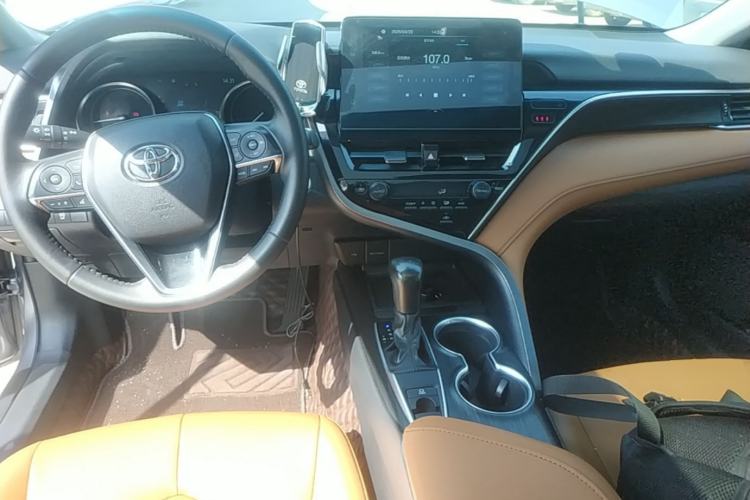 Used Toyota Camry 2021 2.0G Luxury Edition Center Console
