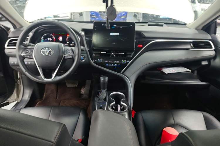 Used Toyota Camry 2021 2.5G Luxury Edition Center Console