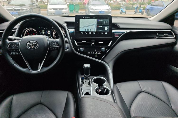 Used Toyota Camry 2021 2.0G Luxury Edition Center Console