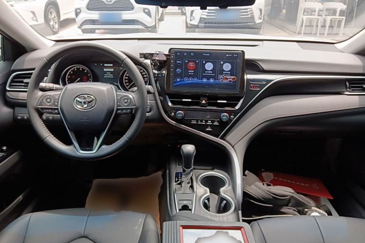 Used Toyota Camry 2021 2.0G Luxury Edition Center Console