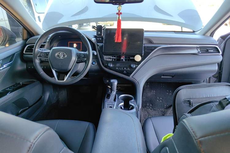Used Toyota Camry 2021 2.5G Luxury Edition Center Console