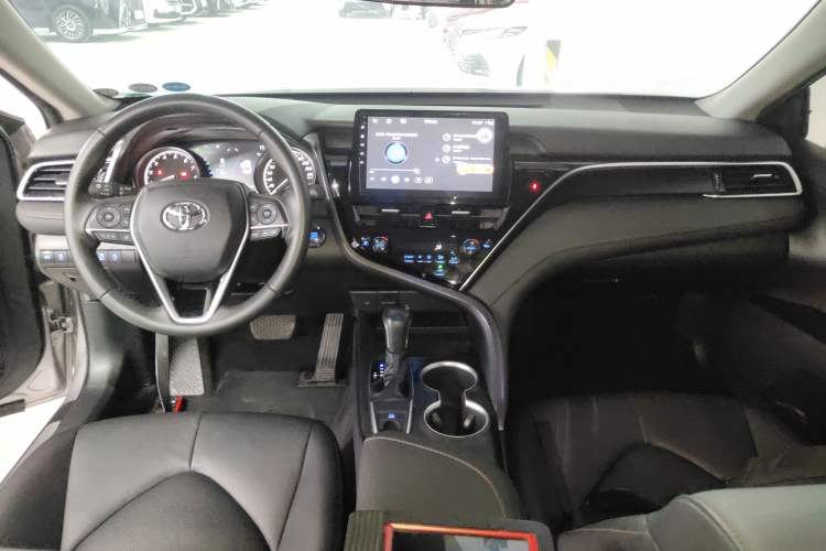 Used Toyota Camry 2021 2.0G Luxury Edition Center Console