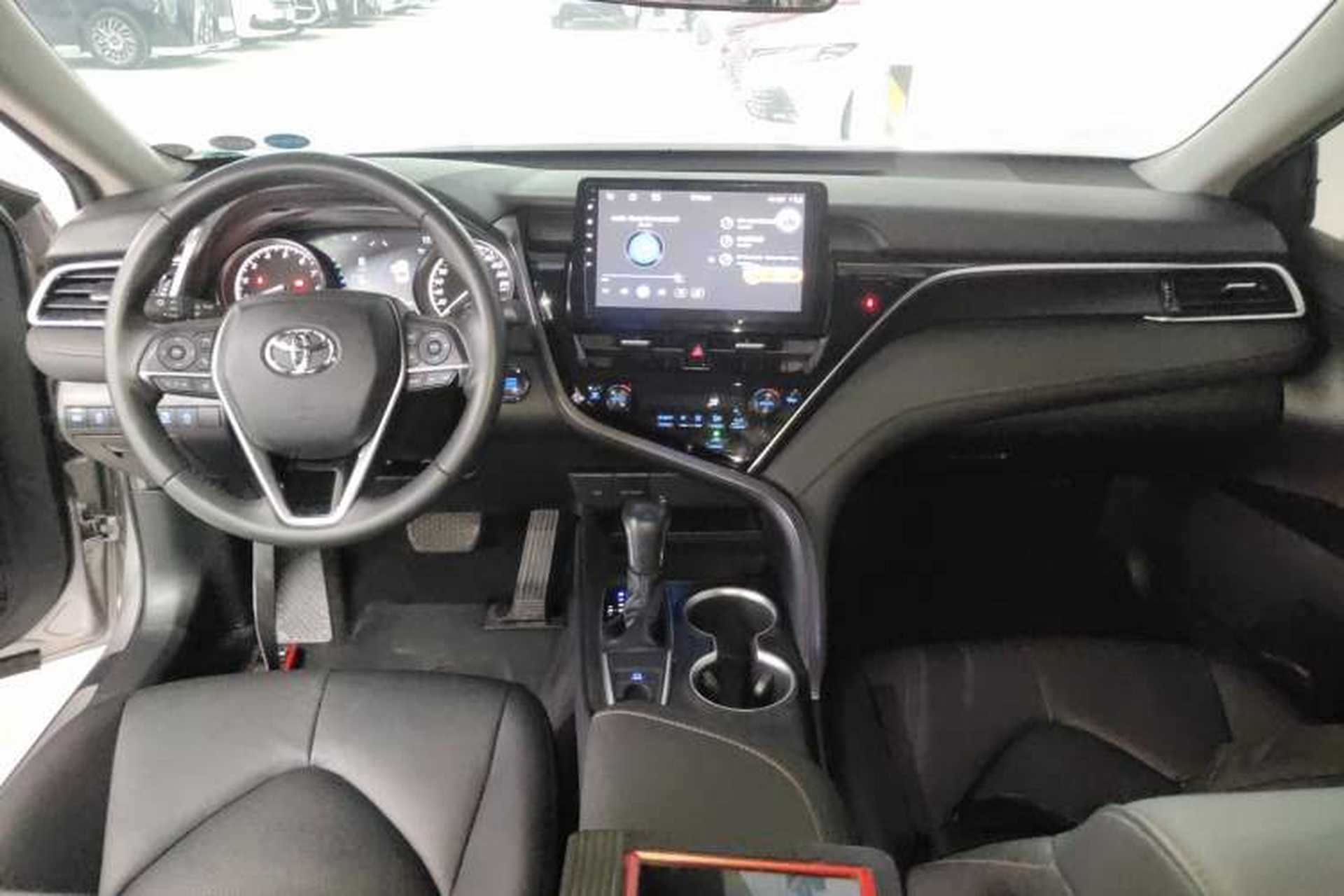 Used Toyota Camry 2021 2.0G Luxury Edition Center Console