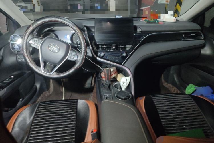 Used Toyota Camry 2021 2.0G Luxury Edition Center Console