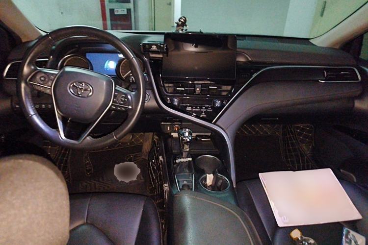 Used Toyota Camry 2021 2.0G Luxury Edition Center Console