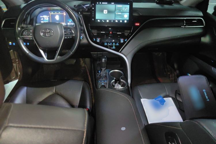 Used Toyota Camry 2021 2.5G Luxury Edition Center Console