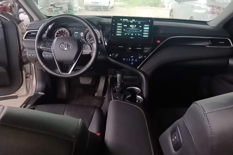 Used Toyota Camry 2021 2.0G Luxury Edition Center Console