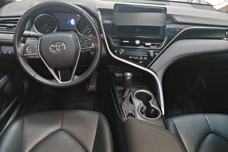 Used Toyota Camry 2021 2.0G Luxury Edition Center Console