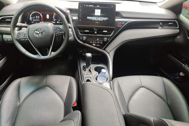 Used Toyota Camry 2021 2.5G Luxury Edition Center Console