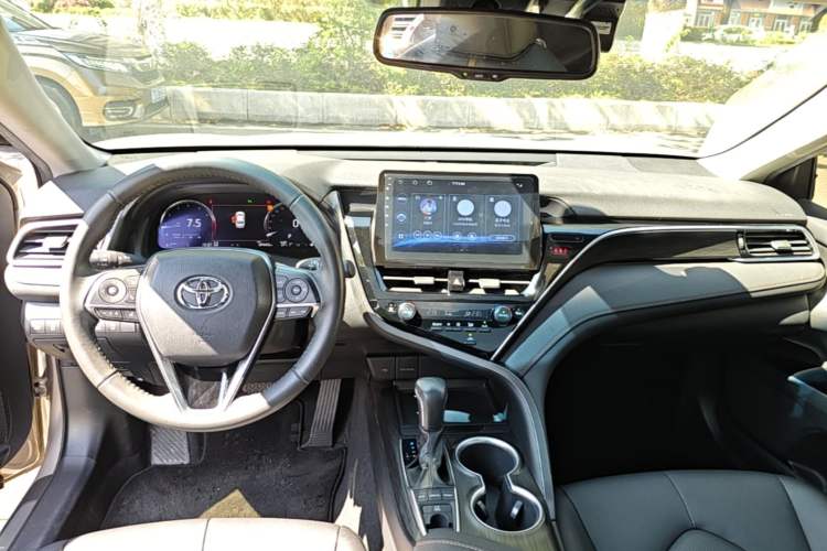Used Toyota Camry 2021 2.5G Luxury Edition Center Console