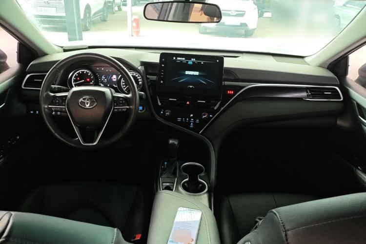 Used Toyota Camry 2021 2.0G Luxury Edition Center Console