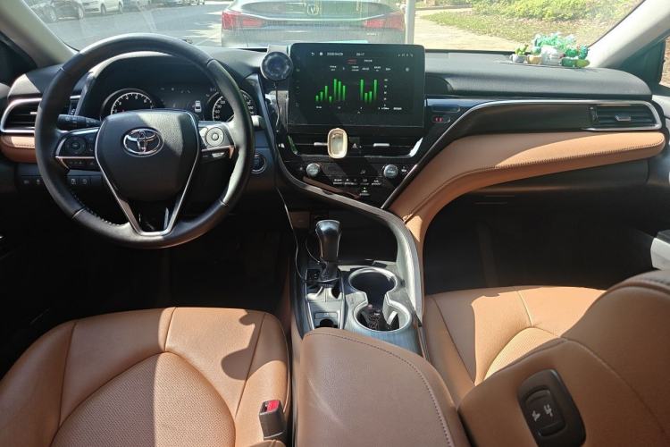 Used Toyota Camry 2021 2.0G Luxury Edition Center Console